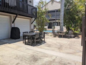 Outdoor dining - Poolside Oasis in Cocoa Village (Cocoa)