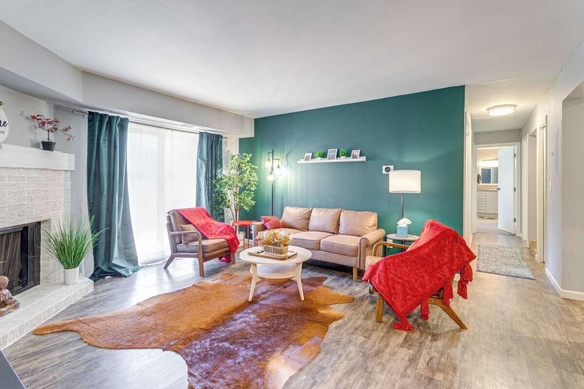 Aurora’s New Cozy Corner Condo! 