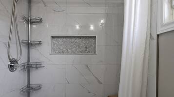 Premium House, 4 Bedrooms, 2 Bathrooms, Courtyard Area | Bathroom