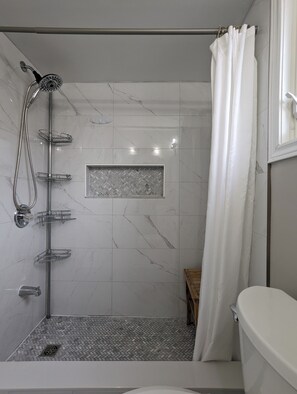 Premium House, 4 Bedrooms, 2 Bathrooms, Courtyard Area | Bathroom | Combined shower/bathtub, hair dryer, towels, soap - Mississauga Manor - Meadowvale (Mississauga)