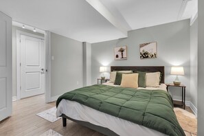Premier House | 4 bedrooms, Egyptian cotton sheets, premium bedding, pillow-top beds