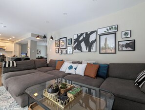 Premium-Haus, 4 Schlafzimmer, 2 Bäder, zum Innenhof hin | Wohnbereich