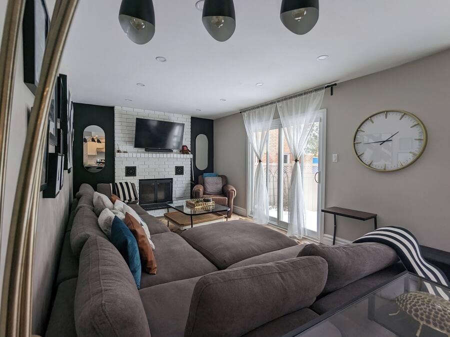 Premium House, 4 Bedrooms, 2 Bathrooms, Courtyard Area | Living area | 32-inch Smart TV with satellite channels