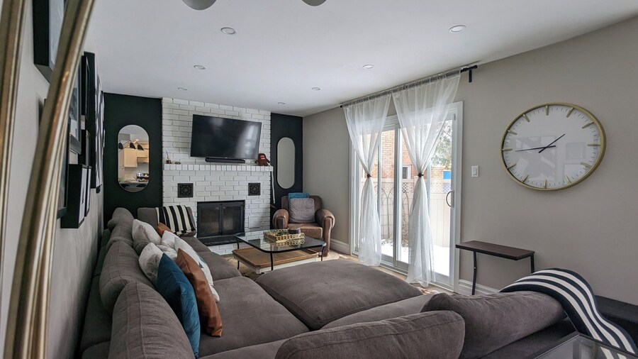 Mississauga Manor - Meadowvale