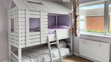 4 bedrooms, free WiFi, bed sheets