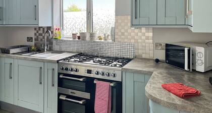 Alverstoke Seaside Cottage