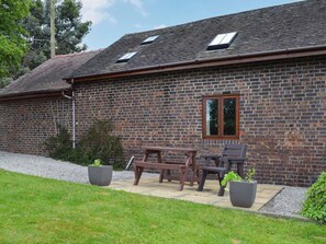 Outdoor dining - The Granary - UK47480 (Warton, near Tamworth)