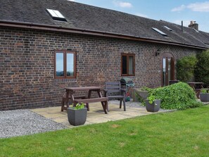 Outdoor dining - The Granary - UK47480 (Warton, near Tamworth)