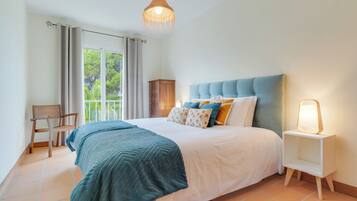 4 makuuhuonetta, silitysrauta/-lauta, vauvan matkasänky, ilmainen Wi-Fi