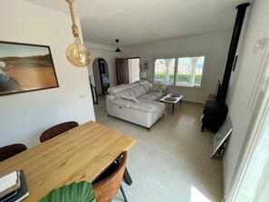 Living area - Acogedora Villa con Espaciosas Terrazas,vistas al mar y Pequeña Piscina Privada (El Faro)