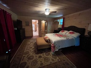 2 sovrum, skrivbord, strykjärn/strykbräda och gratis wi-fi