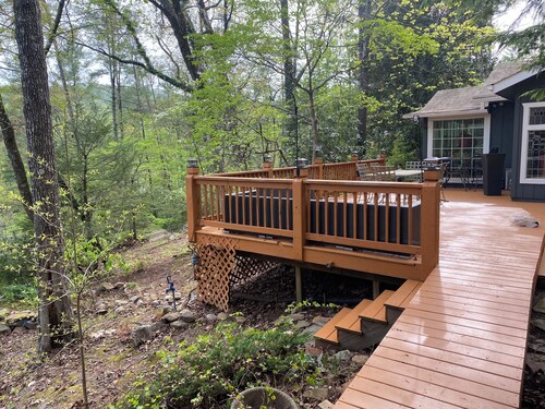 River Soundscapes Retreat! Pet Friendly. Aska Adventure Area! 10 minutes to town