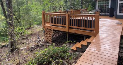 River Soundscapes Retreat! Pet Friendly. Aska Adventure Area! 10 minutes to town