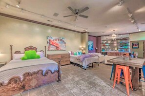 Iron/ironing board, WiFi, bed sheets - Colorful & Unique Ruidoso Studio Escape in Midtown (Ruidoso)