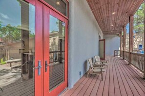 Terrace/patio - Colorful & Unique Ruidoso Studio Escape in Midtown (Ruidoso)