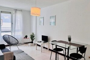 Dining - Cozy apartment on the coast. Swimming pool and tennis court. Ideal for couples.  (Ajo)