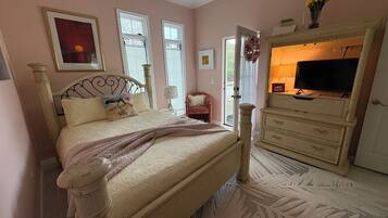 2 soverom, skrivebord, strykejern/-brett og wi-fi