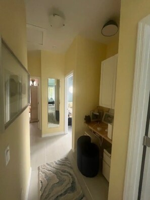 Interior - The Tree Top Terrace- is private, close to ocean & downtown on James Island.. (Charleston)