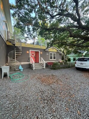 Exterior - The Tree Top Terrace- is private, close to ocean & downtown on James Island.. (Charleston)