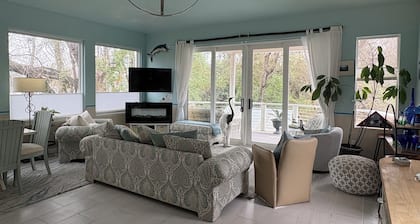 The Tree Top Terrace- is private, close to ocean & downtown on James Island..