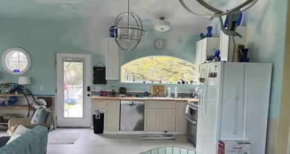 The Tree Top Terrace- is private, close to ocean & downtown on James Island..