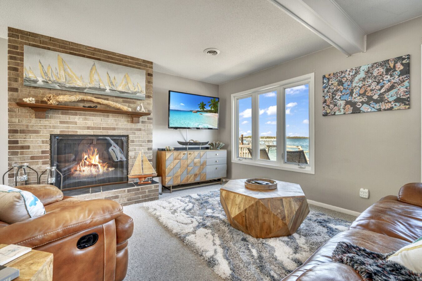 Smart TV, fireplace, ping pong