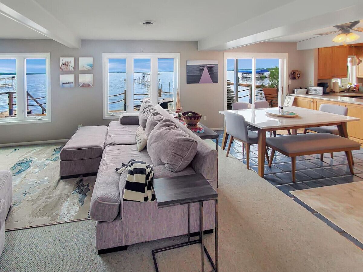 Smart TV, fireplace, table tennis