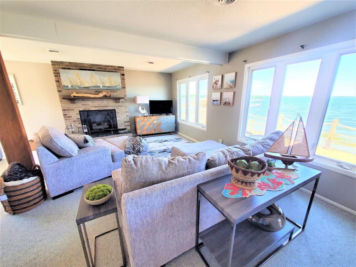 Smart TV, fireplace, table tennis