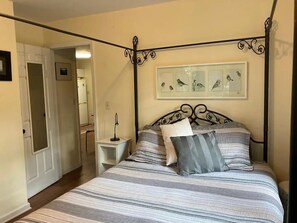 2 Schlafzimmer, Schreibtisch, Bügeleisen/Bügelbrett, WLAN