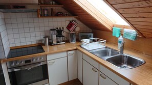 Køleskab, mikrobølgeovn, ovn, kogeplade