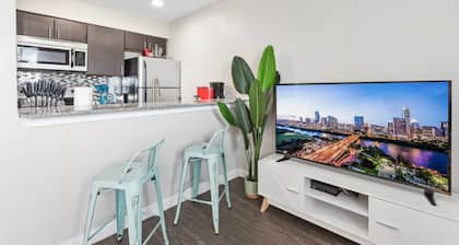 Charming King Bed 1BR w Pool 5 Min to DT