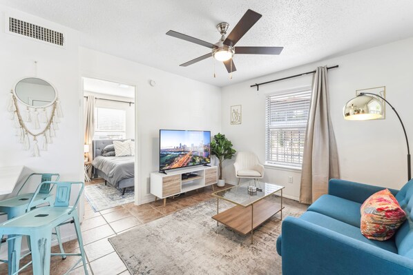 Apartment | 1 bedroom - Prime Location Chic 1BR Fast Wifi 7 Min to Downtown (Austin)