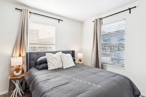 Apartment | 1 bedroom - Prime Location Chic 1BR Fast Wifi 7 Min to Downtown (Austin)