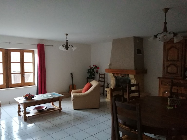 Maison 8-9 Personnes Lavaudieu, Plus Beau Village De France. Animaux Acceptés. - Brioude