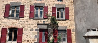 HOUSE 8-9 people LAVAUDIEU, most beautiful village in France. Pets allowed.