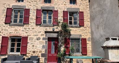 HOUSE 8-9 people LAVAUDIEU, most beautiful village in France. Pets allowed.