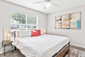 Apartment | 2 bedrooms - Comfy 2BR King Suite w Gym Pool Close to DT (Austin)