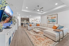 4 bedrooms - Close to Cota Downtown Spacious Luxe 4BR (Austin)