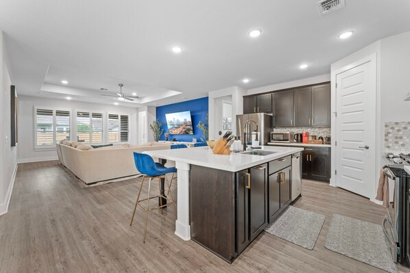 4 bedrooms - Close to Cota Downtown Spacious Luxe 4BR (Austin)