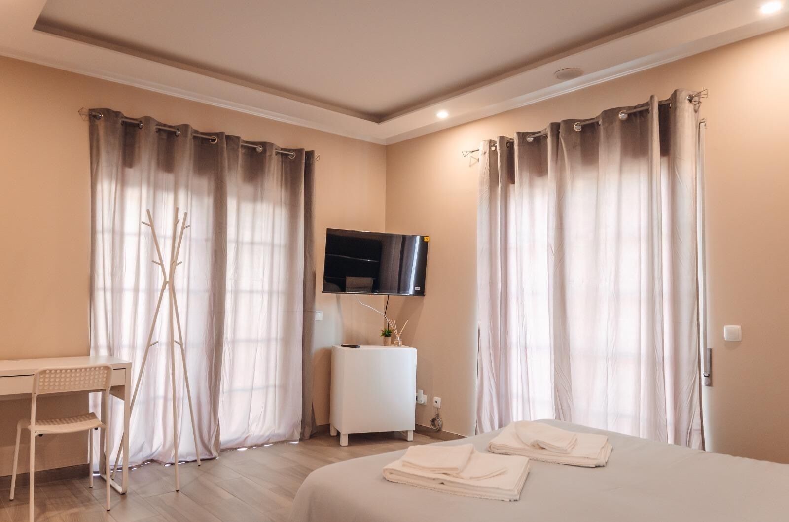 4 bedrooms, WiFi, bed sheets