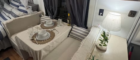 1 habitación y ropa de cama