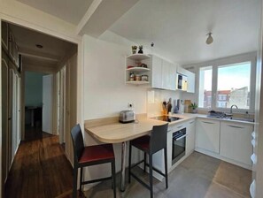 Private kitchen - Large, bright apartment (Montrouge)