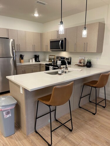 Cozy 1 Bed 1 Bath Apartment w/ Pool, Hot Tub, Gym, Pool Table, Arcade Games