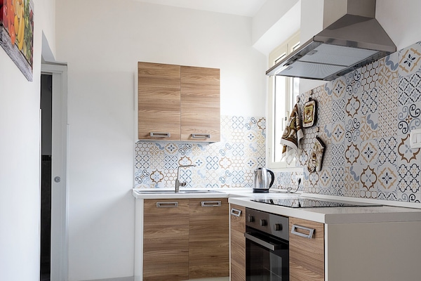 Geladeira, fogão, cooktop, cafeteira/chaleira