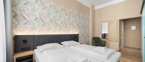 Deluxe-dobbeltværelse - 1 kingsize-seng - ikke-ryger - privat badeværelse | Pengeskab på værelset, individuelt design, individuel indretning