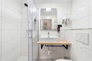 Caja de seguridad en la habitación y decoración personalizada