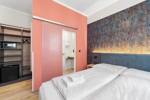 Junior Double Room, Non Smoking, Private Bathroom | In-room safe, individually decorated, individually furnished, desk