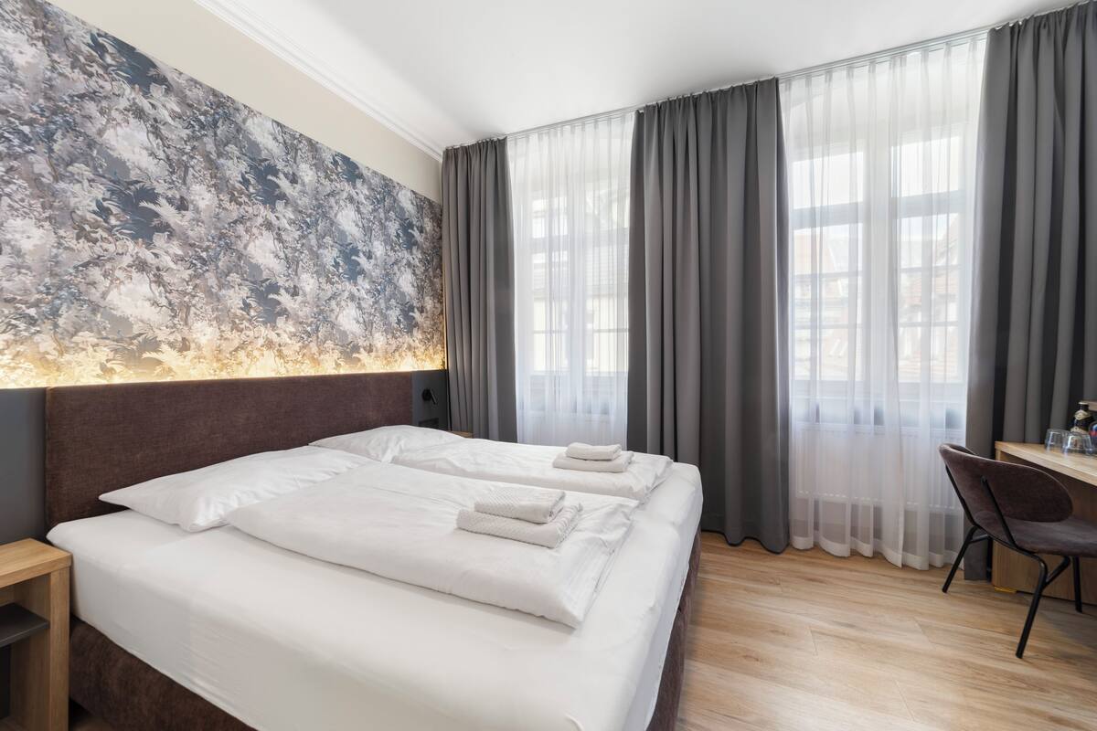 Design Double Room, 1 King Bed, Non Smoking, Private Bathroom | In-room safe, individually decorated, individually furnished, desk