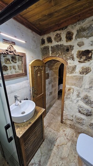 Bathroom - Firdevs Konagi (Mardin)