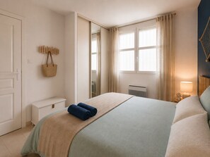2 chambres, coffres-forts dans les chambres, fer et planche à repasser